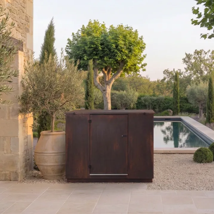 Box technique POOLP, coloris corten, équipée pour la filtration piscine – local technique piscine préfabriqué