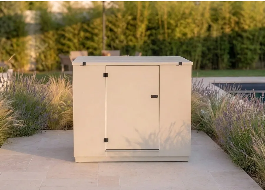 Box technique POOLP taille M, équipée pour la filtration piscine – local technique piscine préfabriqué